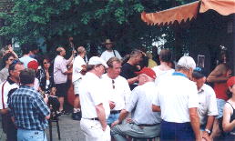 Die Ofenrohre am Weinbrunnen sind noch nicht der Mittelpunkt